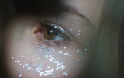 2 Clés  pour voir la vie côté paillettes
